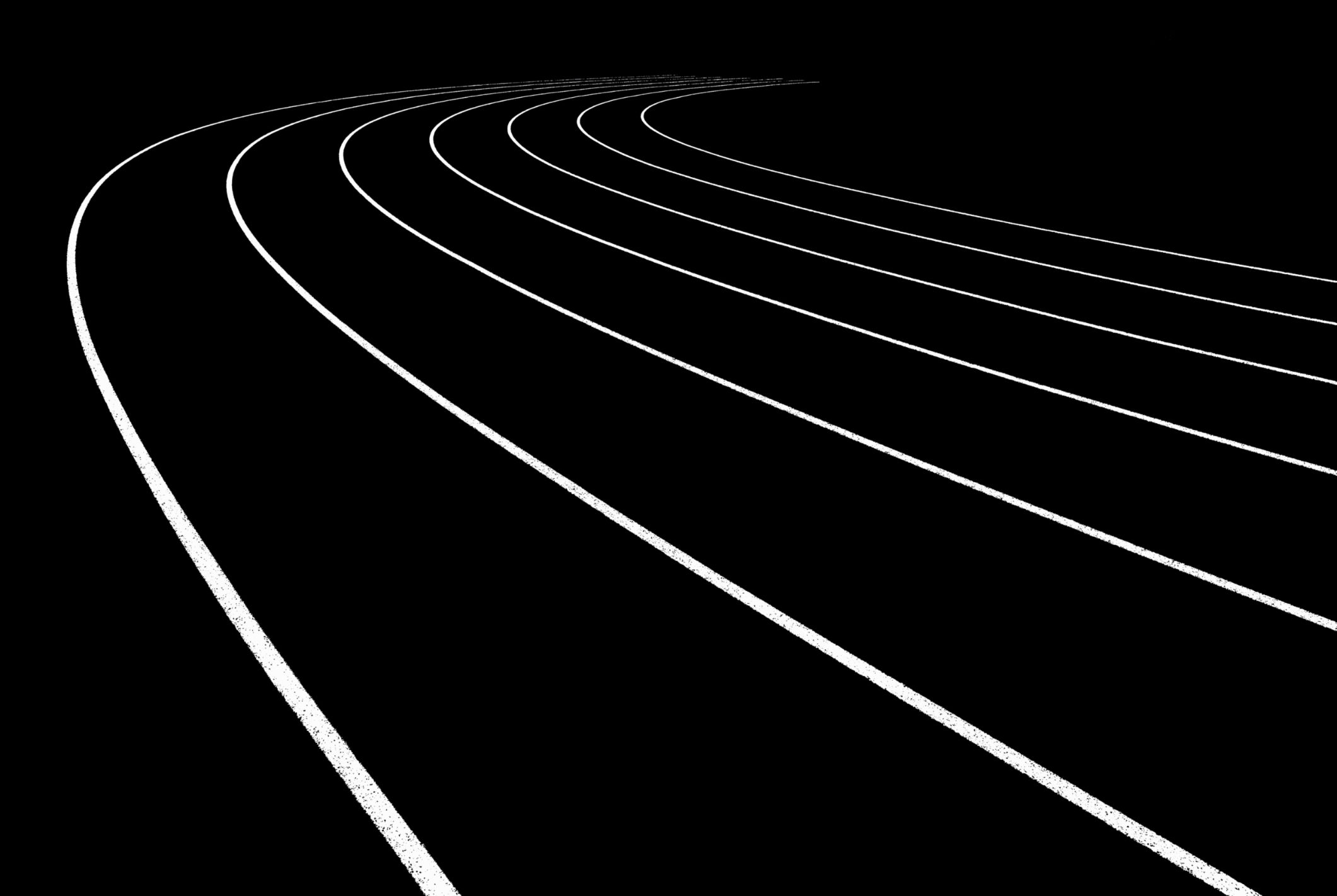 weiße Bahnbegrenzungslinien einer Laufstrecke mit Kurve weiße Bahnbegrenzungslinien einer Laufstrecke mit Kurve